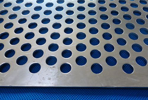 防止不銹鋼沖孔網(wǎng)制品拉伸開裂的方法 防止不銹鋼沖孔網(wǎng)制品拉伸開裂的方法